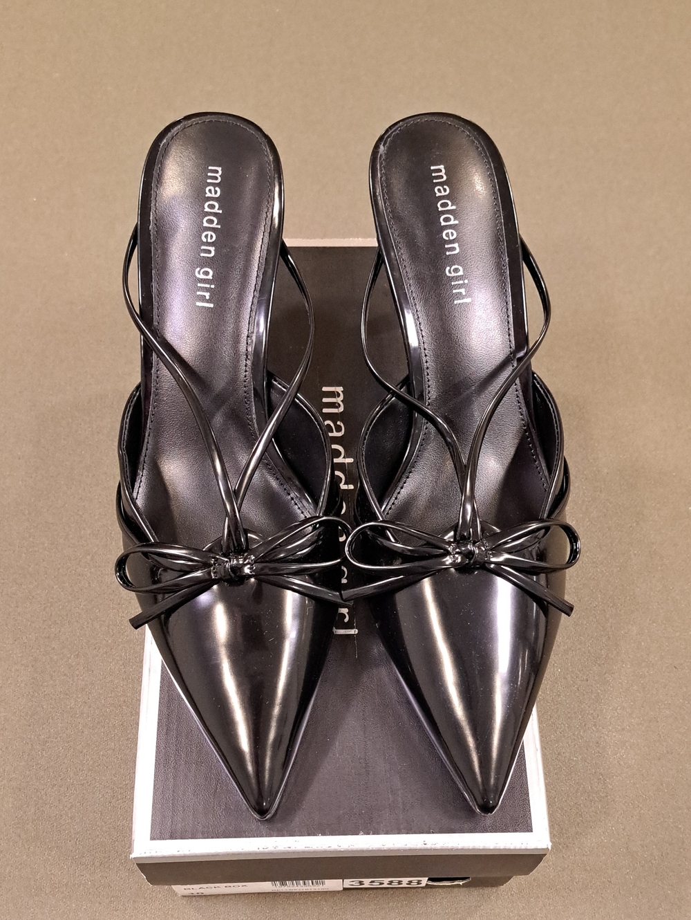 Madden Girl Bellsss Black Box Pumps - Color: Black - Size: 10 - Picture 2 of 10